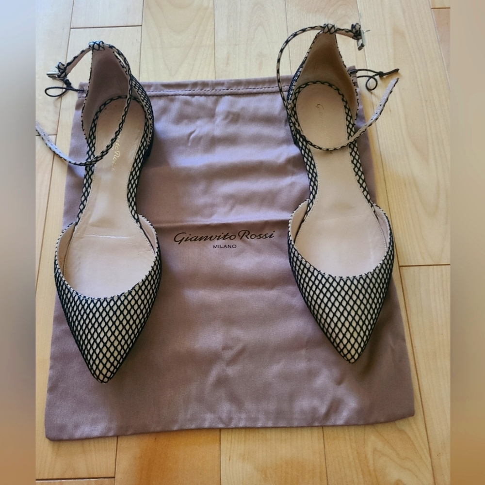 Gianvito Rossi Black and Cream Mesh Flats. Size EU40.